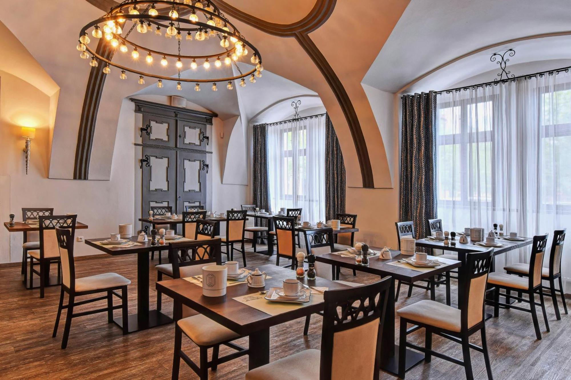亚历山大酒店 Stříbro 外观 照片